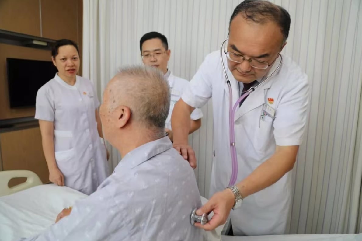 心脏病医院医生接诊场